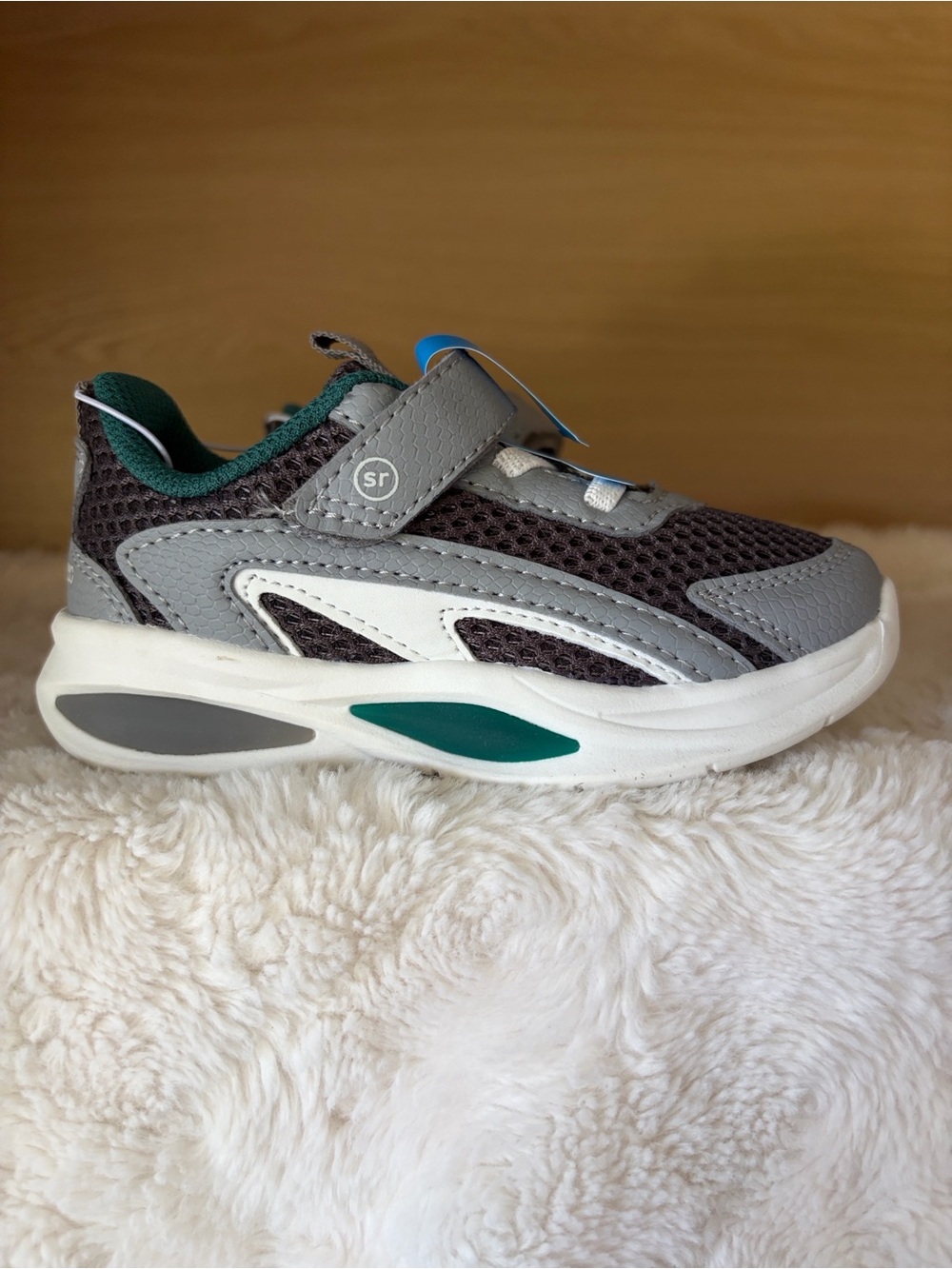 ✨$24✨NWT•Stride Rite 360 Logan Light-Up Sneakers | Grey | 8T